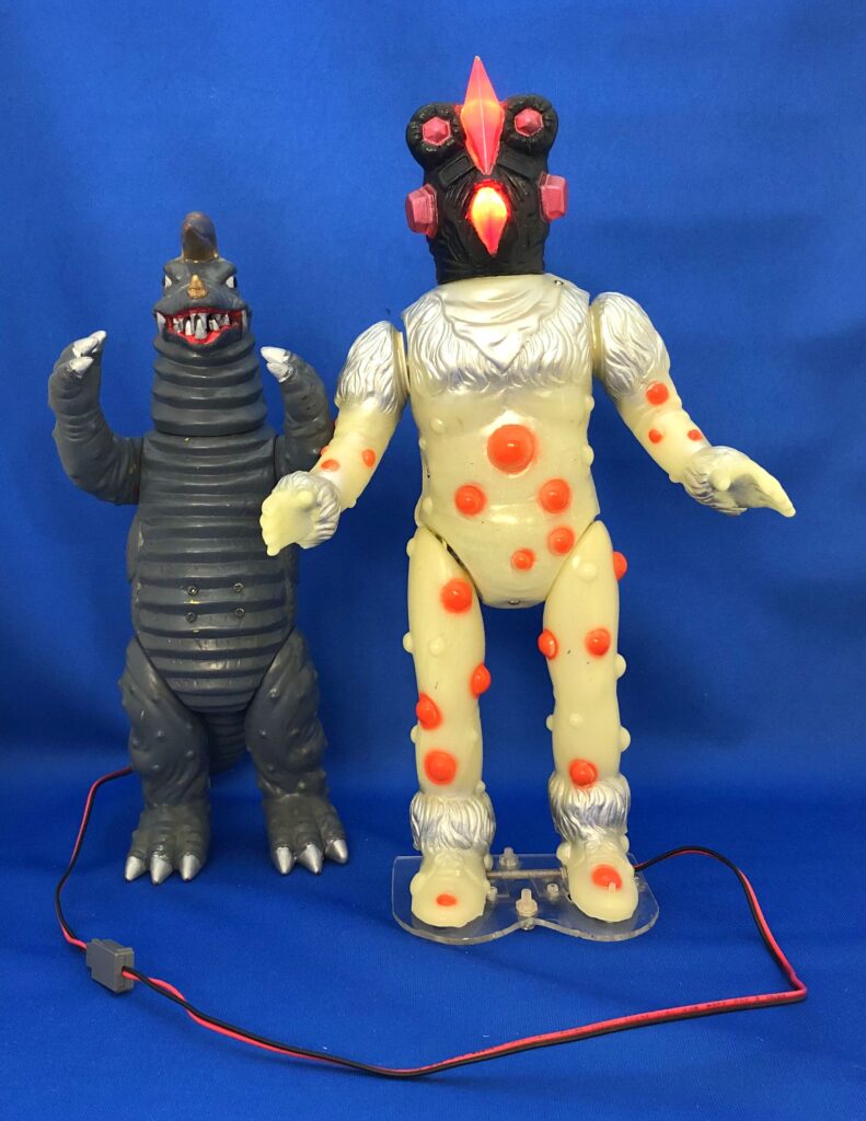 The project to make soft vinyl monster dolls walk on batteries: Assassin alien "Nackle"